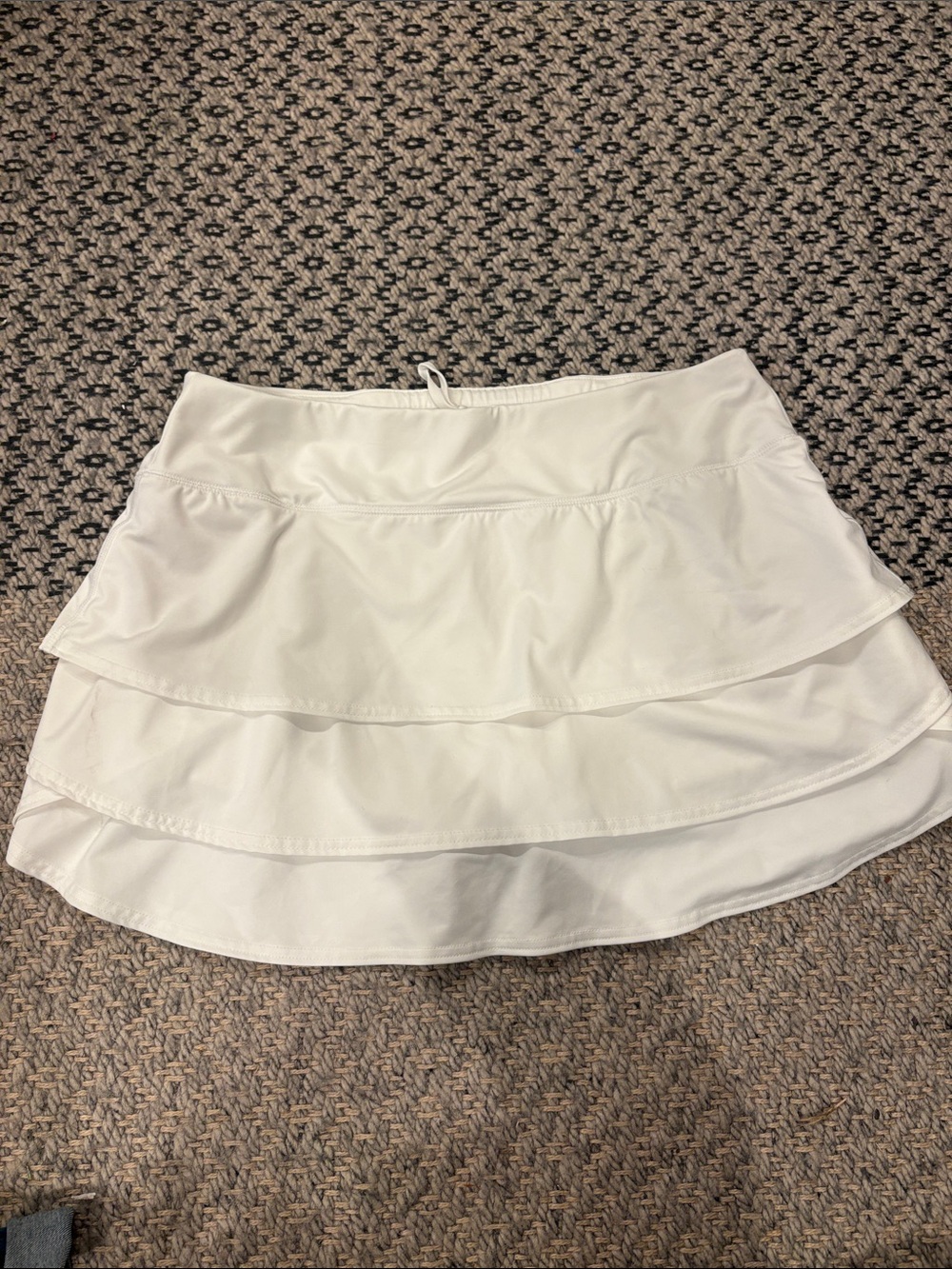 Women’s white Athleta Tennis skirt sz L